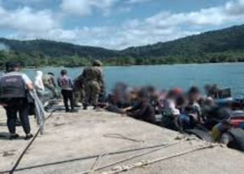 Migrantes en Panamá en su regreso hacia Suramérica: "Aquí nos frena el mar y el dinero"