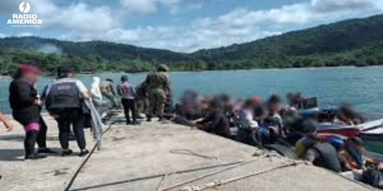 Migrantes en Panamá en su regreso hacia Suramérica: "Aquí nos frena el mar y el dinero"
