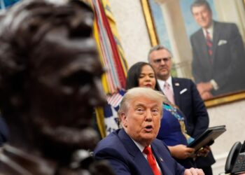 Trump reivindica su presupuesto mientras senadores republicanos se oponen a votarlo