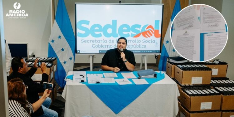 El ministro de SEDESOL, José Carlos Cardona, puso este lunes a disposición su cargo ante la presidenta Xiomara Castro.