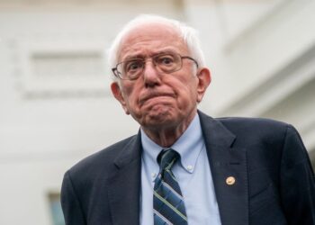 Sanders Trump