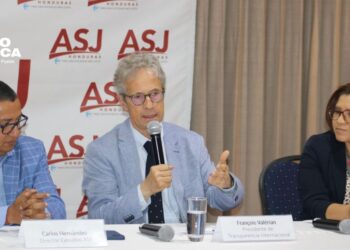 François Valérian, presidente de Transparencia Internacional, alerta sobre las amenazas a la democracia en Honduras y la región
