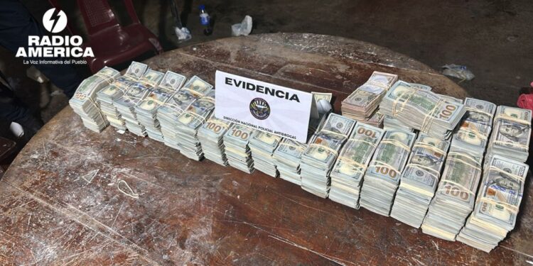 Policía decomisa armas y fuerte suma de dólares en antigua área de operaciones de los Valle Valle en Copán