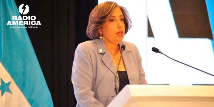 Anabel Gallardo_radioamérica jpg