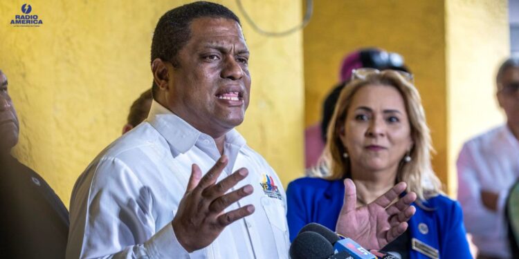Venezolanos en exilio piden a Trump capturar a Maduro tras nueva designación de terrorismo