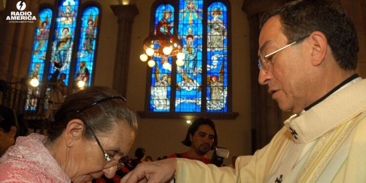 Cardenal Rodríguez lamenta discursos de odio y advierte sobre adicción a la "politiquería"