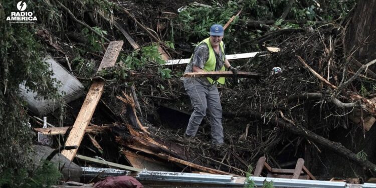 Se eleva a 68 la cifra de fallecidos tras inundaciones en Texas