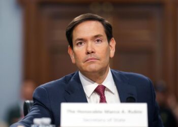 Un impostor usa la IA para hacerse pasar por Marco Rubio en busca de información sensible