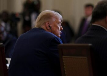 Un juez federal bloquea la orden de Trump de eliminar la nacionalidad por nacimiento