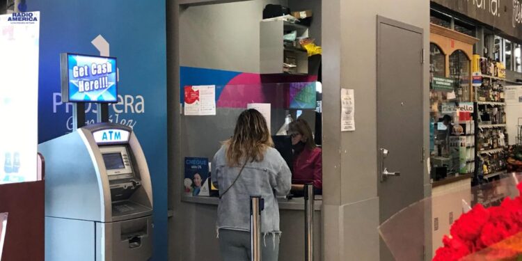 Las remesas desde EE.UU. caerían hasta un 1,6 % con el nuevo impuesto del 1 %