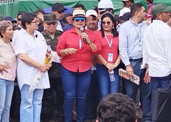 Presidenta Castro supervisó los avances de construcción del nuevo Hospital Regional del Sur