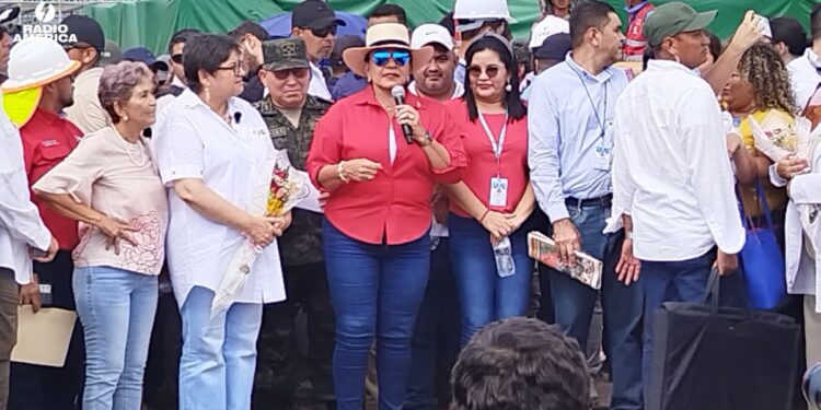 Presidenta Castro supervisó los avances de construcción del nuevo Hospital Regional del Sur