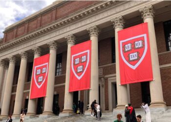 Estados Unidos abre investigación a Harvard por su patrocinio de visados internacionales