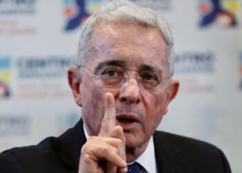 Uribe dice que Colombia debe reconstruir las relaciones con EE.UU. e Israel