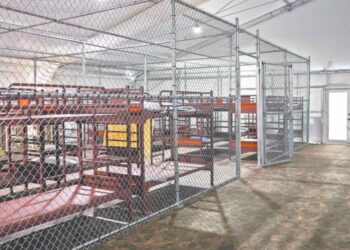 EE.UU. repartirá 608 millones de dólares para construir centros de detención de migrantes