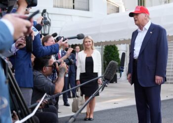 Trump y DeSantis inauguran 'Alligator Alcatraz' con promesas de jueces migratorios in situ