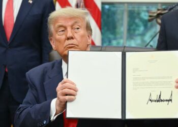 Presidente Trump emitió orden ejecutiva que pone fin al programa de sanciones contra Siria 