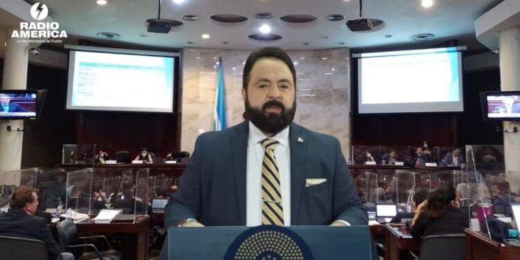 Luis Redondo presenta lista de diputados de "Salvador Nasralla" que solicitaron recursos del fondo social