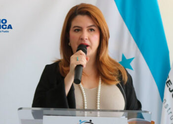 Cossette López_radioamérica jpg