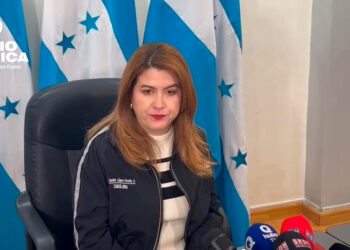 Cossette López_radioamérica jpg