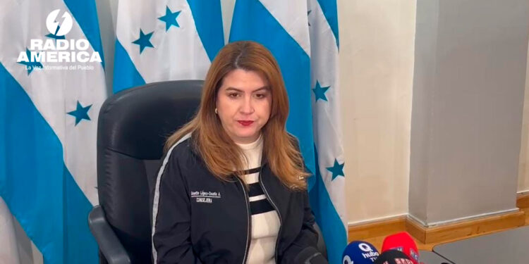 Cossette López_radioamérica jpg