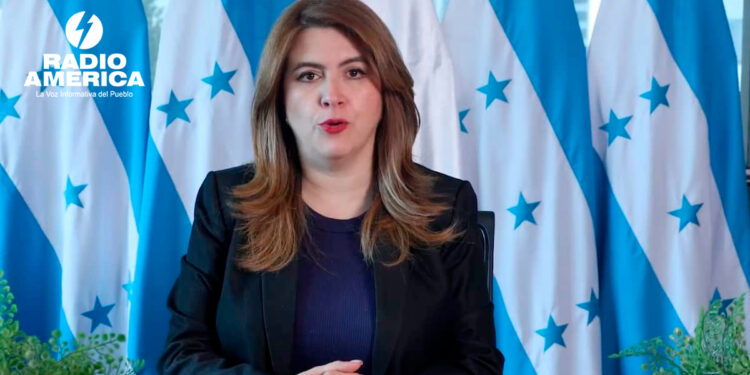 Cossette López_radioamérica jpg