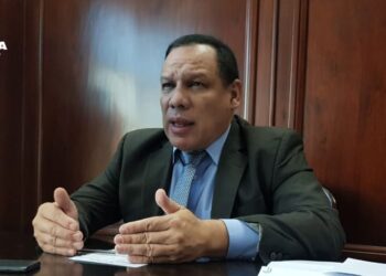 El doctor Medina, advirtió que las medidas de teletrabajo adoptadas por el gobierno para frenar rebrote de COVID-19 no cuentan con respaldo técnico suficiente.