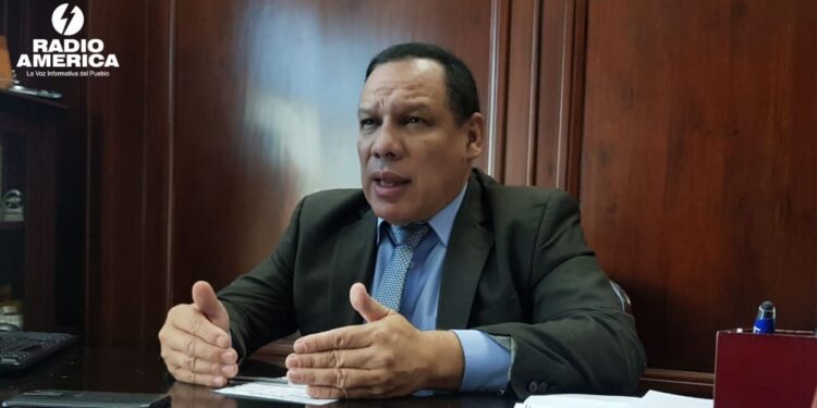 El doctor Medina, advirtió que las medidas de teletrabajo adoptadas por el gobierno para frenar rebrote de COVID-19 no cuentan con respaldo técnico suficiente.