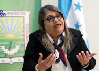 Amparo Canales advirtió que cualquier decisión apresurada sobre el COVID-19 debe tomarse con prudencia para evitar alarmar a la población.