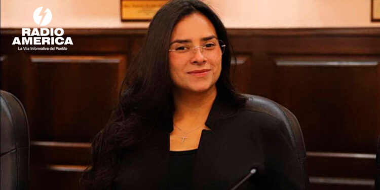 Isis Cuellar_radioamérica jpg