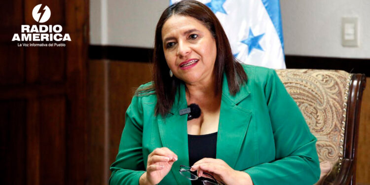Laura Suazo_radioamérica jpg