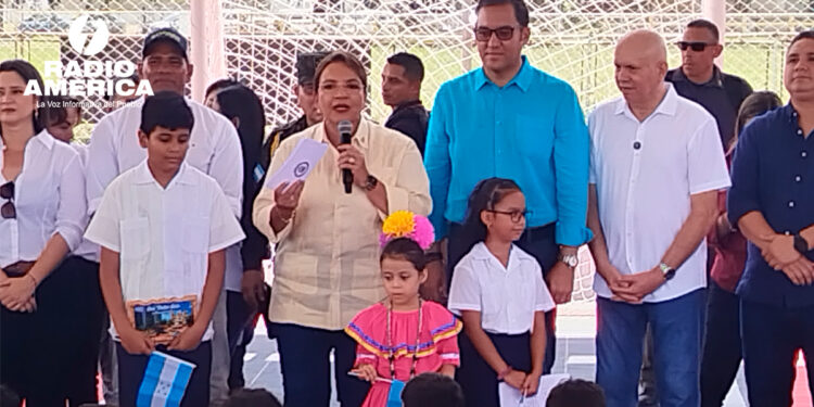 Xiomara Castro_radioamérica jpg