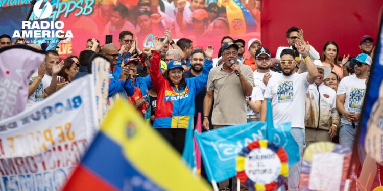El chavismo dice que "en nada" se diferencian discursos de Hitler, Netanyahu y Bukele