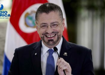 Presidente de Costa Rica critica fallo constitucional que protege la libertad de expresión