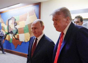 Encuentran documentos confidenciales en un hotel de Alaska antes de la cumbre Putin-Trump