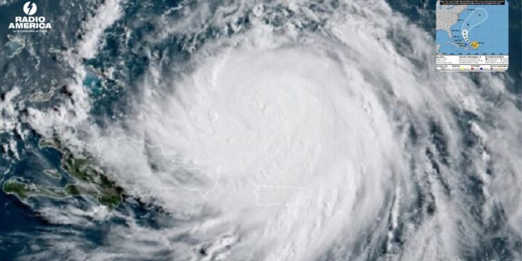 El huracán Erin rebaja su fuerza a categoría 3 mientras lleva fuertes lluvias al Caribe
