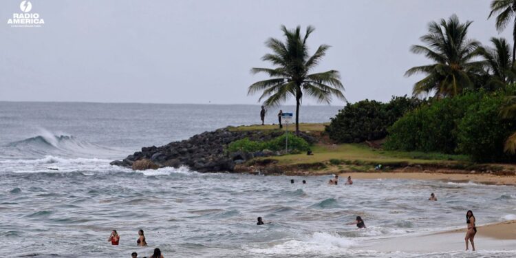 El huracán Erin crece y amenaza con marejadas y lluvias a Bahamas y Carolina del Norte