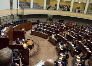 Un diputado socialdemócrata se suicida en el Parlamento de Finlandia, según medios locales