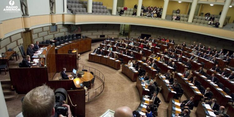 Un diputado socialdemócrata se suicida en el Parlamento de Finlandia, según medios locales