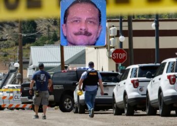Autoridades buscan a exsoldado que mató a cuatro personas en un bar de Montana en EE.UU.