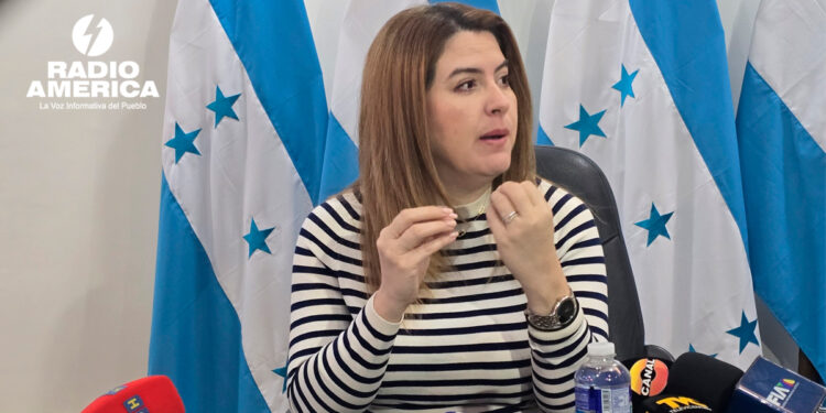 Cossette López_radioamérica jpg