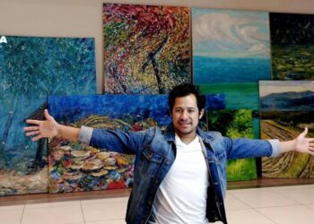 El pintor ecologista hondureño Marcio Arteaga convierte sus paisajes en un grito de alerta contra la deforestación.
