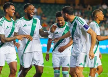 Míchel sufre el vendaval del Al Ahli (1-5), que se cita con Cristiano en la final