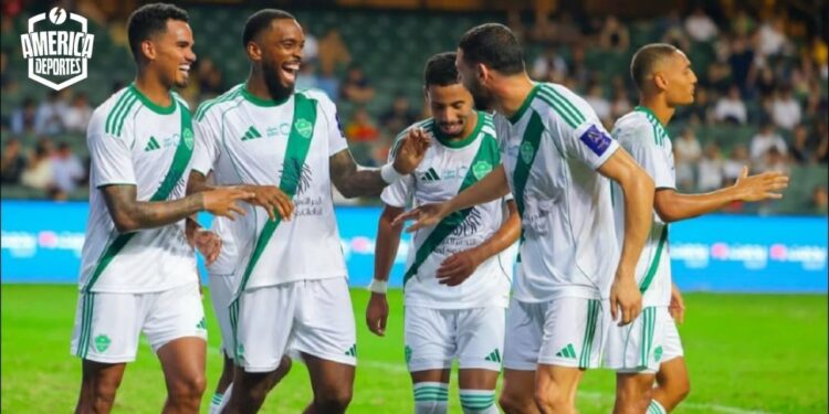Míchel sufre el vendaval del Al Ahli (1-5), que se cita con Cristiano en la final