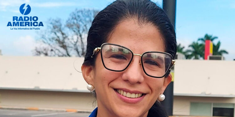 Fátima Mena_radioamérica jpg