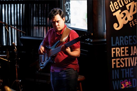 Orgullo hondureño Ludwig Izaguirre hace historia en los Latin Grammy 