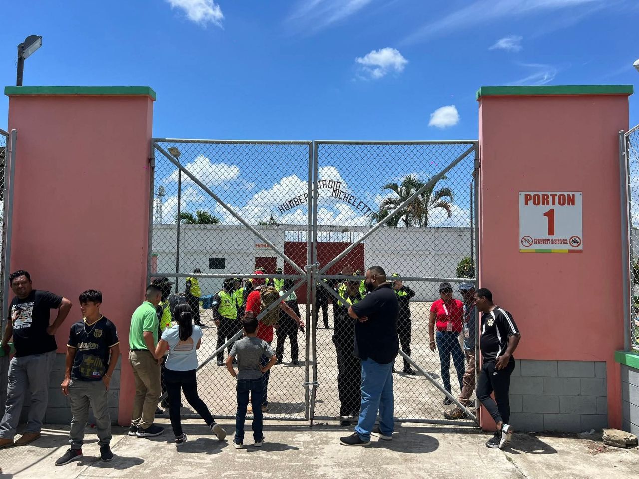 instalaciones del estadio de El Progreso, Yoro