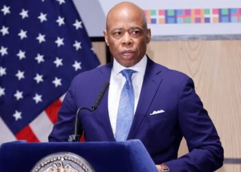 Eric Adams, el alcalde de Nueva York vencido por la oleada migratoria y la corrupción