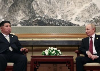 Putin se reúne con Kim Jong-un, pero el Kremlin niega una conspiración contra Trump