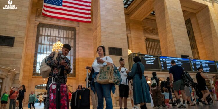 La retórica y políticas de Trump reducen el turismo a EEUU, sobre todo el de canadienses